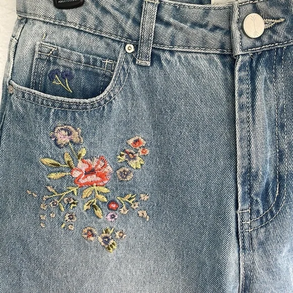 NWT Banjara High Rise Straight Leg Crop Floral Embroidered Jeans Women’s Size 7 - Picture 3 of 8